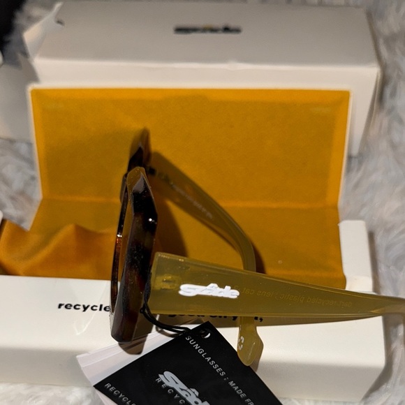 Brown Classic Sunglasses with Dark Lenses - Picture 2 of 5